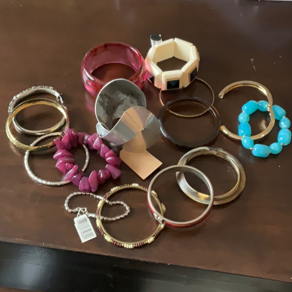 15 Costume Jewelry Bracelets NWOT, hinged, Plastic Stretch, Plastic Round, Metal